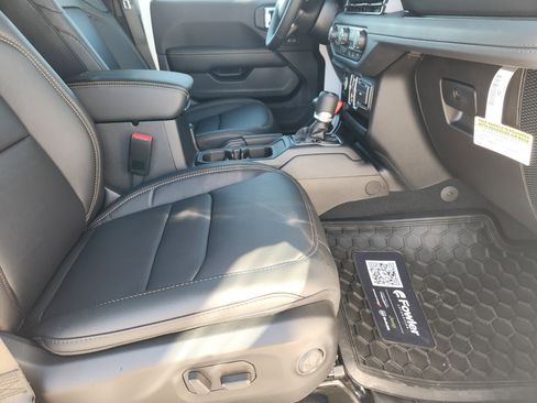 New 2026 Jeep Wrangler Unlimited Sahara AWD/4WD image 11