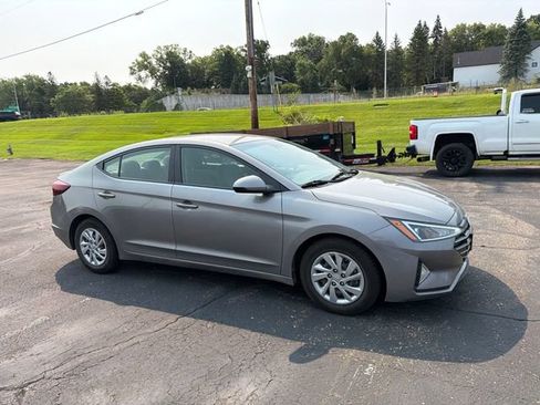 Used 2020 Hyundai Elantra SE FWD image 12