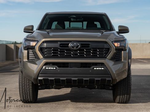 Used 2025 Toyota Tacoma TRD Off-Road image 4