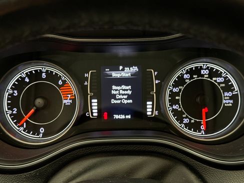 Used 2020 Jeep Cherokee Latitude Plus w/ Cold Weather Group image 9