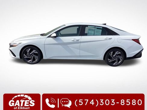 Used 2025 Hyundai Elantra SEL FWD image 5
