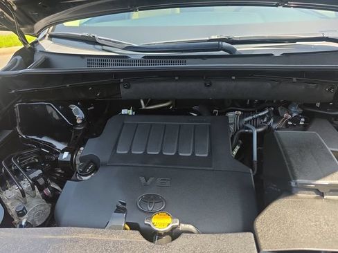 Used 2014 Toyota Highlander XLE AWD/4WD image 24