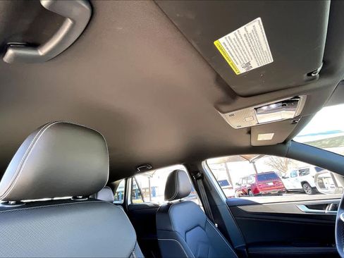 Used 2025 Volkswagen Atlas Cross Sport SE image 14