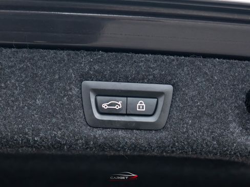 Used 2019 BMW M550i xDrive image 54