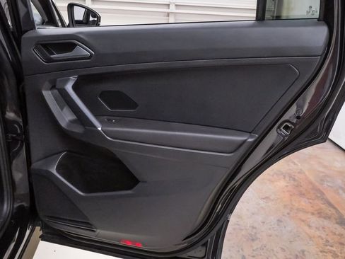 Used 2018 Volkswagen Tiguan SEL FWD image 30