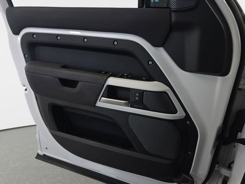 Used 2023 Land Rover Defender 110 S image 27