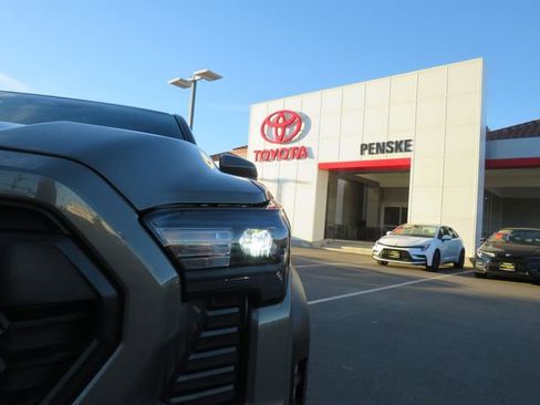 Certified 2025 Toyota Tacoma TRD Off-Road image 4