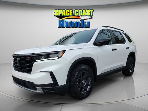 Certified 2024 Honda Pilot TrailSport image 12