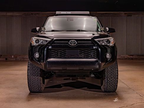 Used 2021 Toyota 4Runner SR5 AWD/4WD image 2