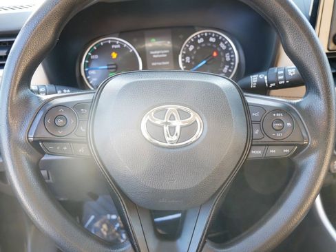 Used 2021 Toyota RAV4 XLE AWD/4WD image 19