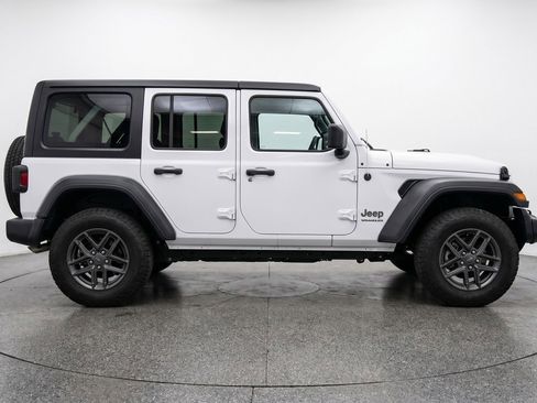 Used 2025 Jeep Wrangler Unlimited Sport AWD/4WD image 11