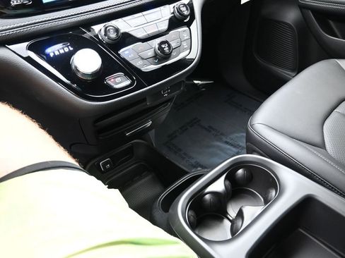 New 2026 Chrysler Pacifica Select FWD image 18