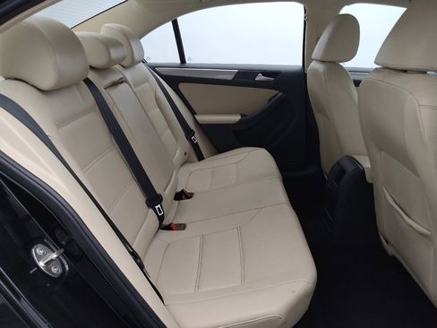 Used 2017 Volkswagen Jetta SE FWD image 19