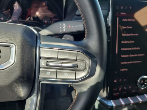 Used 2024 GMC Acadia AT4 w/ Luxury Package image 23