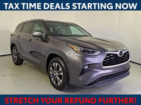 Certified 2021 Toyota Highlander XLE image 1