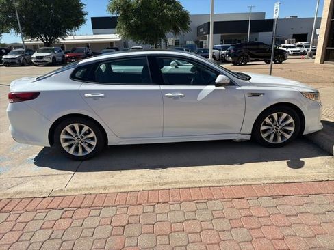 Used 2018 Kia Optima S w/ Panoramic Sunroof Package image 3