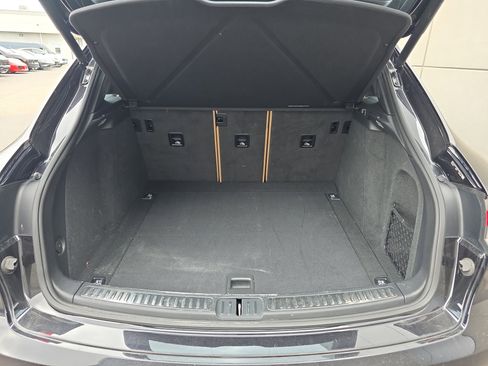 Used 2022 Porsche Macan image 17