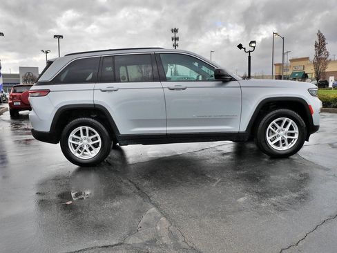 Used 2024 Jeep Grand Cherokee Laredo X w/ Luxury Tech Group I image 8