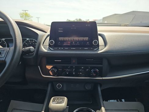 Used 2023 Nissan Rogue S image 23