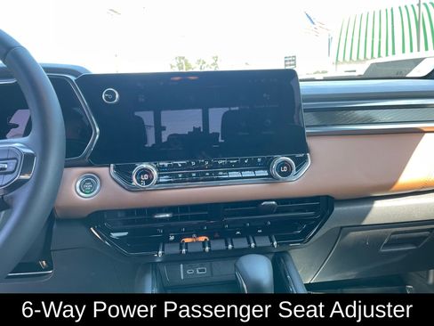 Used 2023 GMC Canyon AT4 w/ AT4 Premium Package image 17