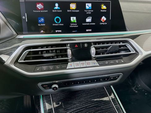 Used 2022 BMW X7 M50i w/ Cold Weather Package image 18