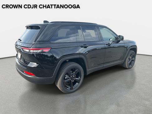 New 2025 Jeep Grand Cherokee Limited w/ Luxury Tech Group II AWD/4WD image 4