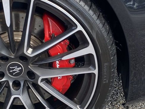 Used 2022 Maserati Quattroporte Trofeo image 13