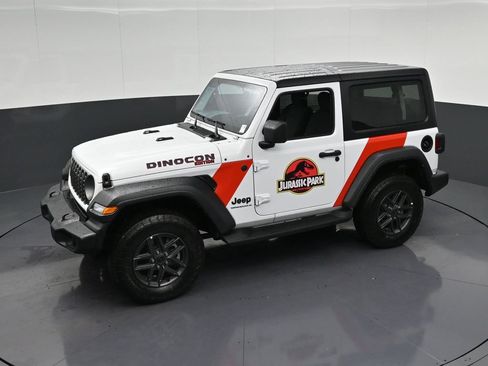 Used 2025 Jeep Wrangler Sport AWD/4WD image 24