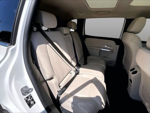 Used 2023 Mercedes-Benz GLB 250 image 19