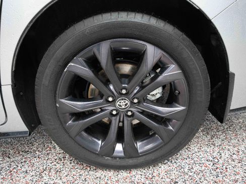 Used 2025 Toyota Sienna XSE image 30