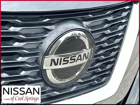 Used 2019 Nissan Rogue SV w/ Premium Package FWD image 11