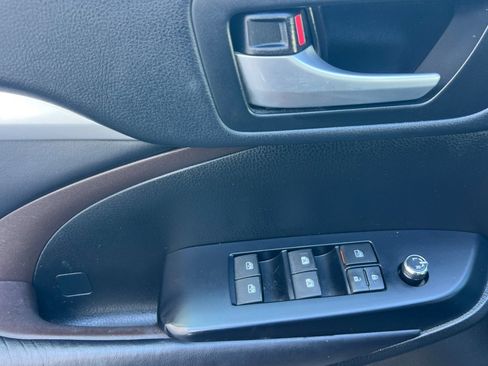 Used 2018 Toyota Highlander XLE AWD/4WD image 8