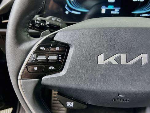 Used 2024 Kia Niro SX Touring FWD image 18