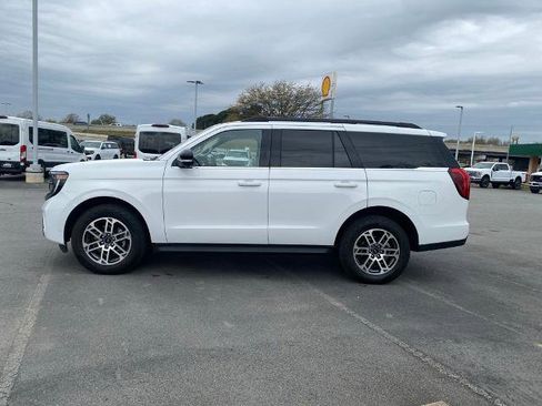 Certified 2025 Ford Expedition Active AWD/4WD image 4