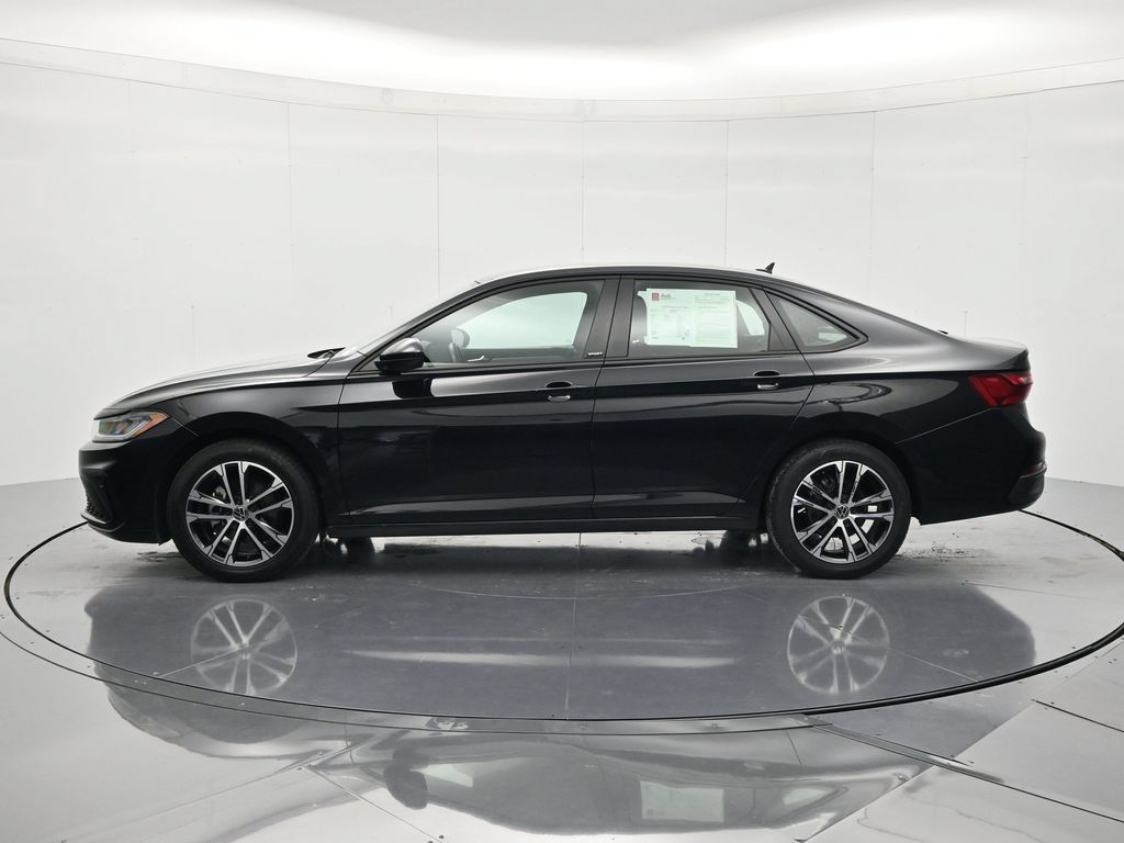 Used 2025 Volkswagen Jetta Sport FWD image 8