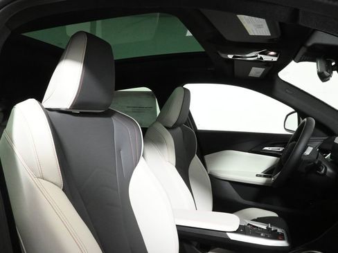 Used 2025 BMW X2 xDrive28i w/ Technology Package image 25