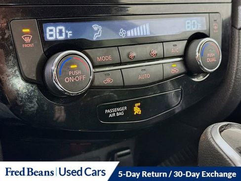 Used 2018 Nissan Rogue SV w/ Premium Package image 18