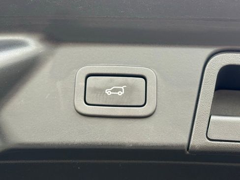 Used 2019 Land Rover Range Rover Velar R-Dynamic SE AWD/4WD image 22