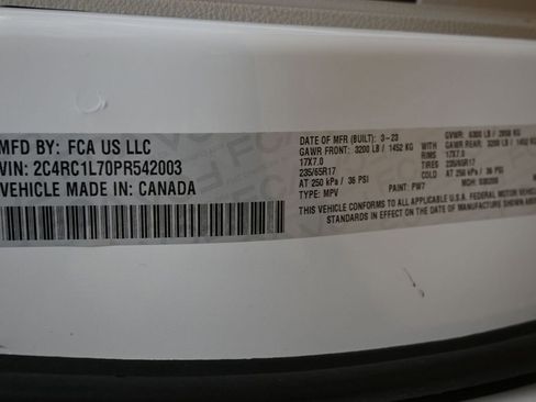 Used 2023 Chrysler Pacifica Touring-L FWD image 15