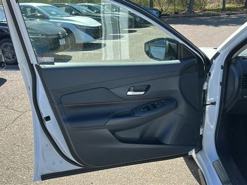 New 2026 Nissan Sentra SR w/ Floor Mat Package FWD image 8