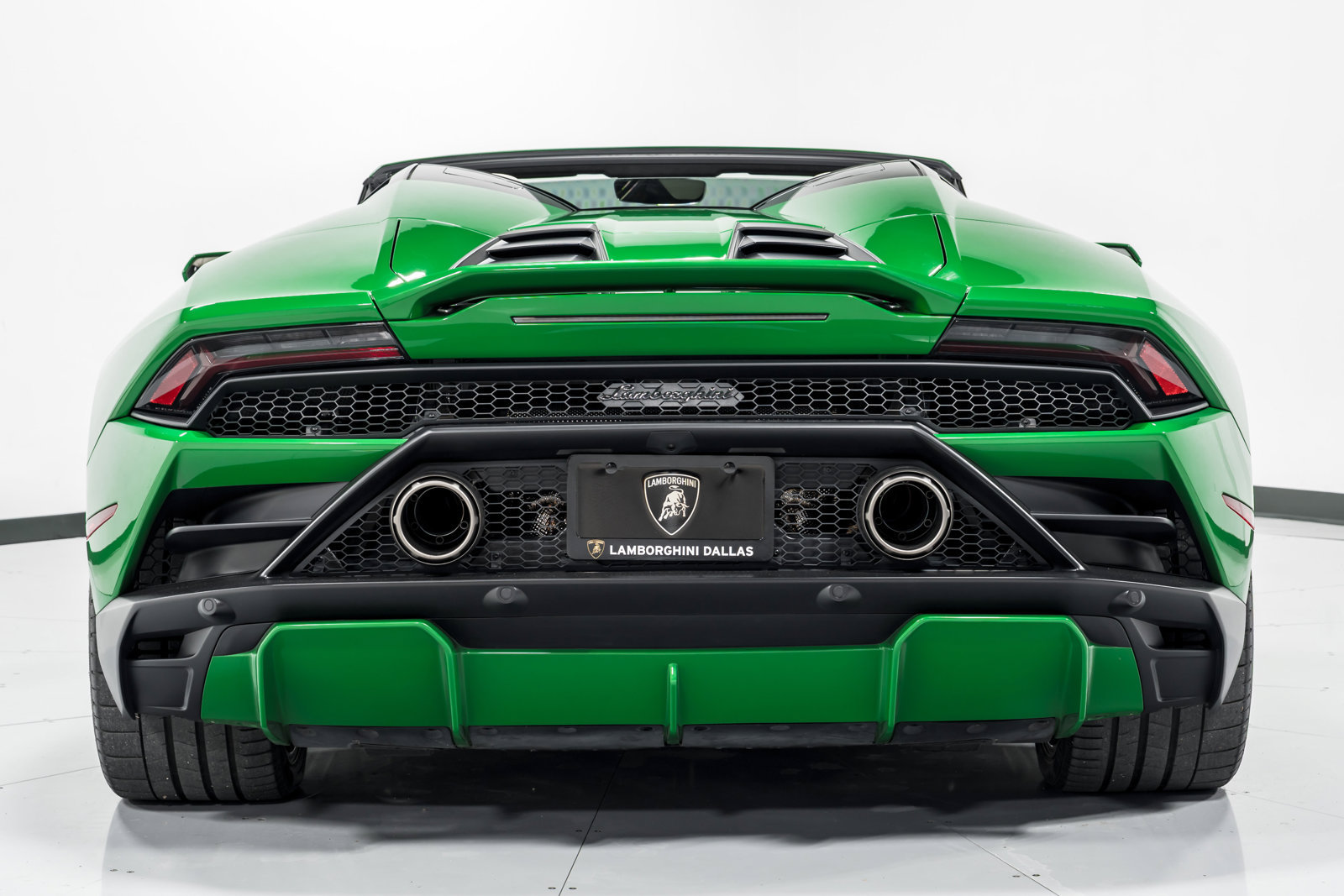 Used 2022 Lamborghini Huracan EVO RWD image 4