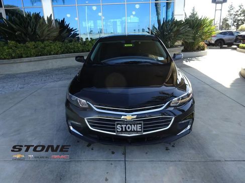 Used 2018 Chevrolet Malibu LT image 2