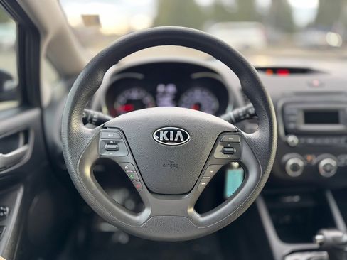 Used 2017 Kia Forte LX image 15