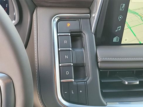 Used 2024 Chevrolet Tahoe LT w/ Luxury Package RWD image 8