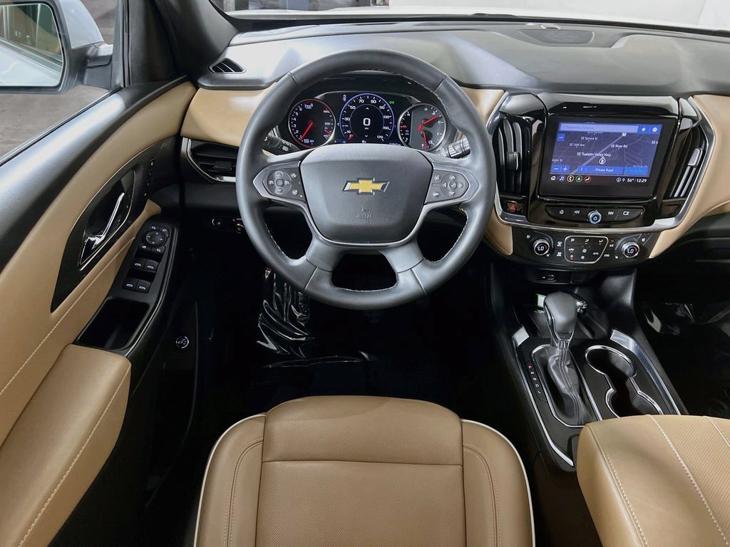 Used 2023 Chevrolet Traverse Premier AWD/4WD image 22