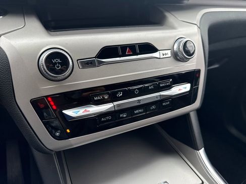 Used 2023 Ford Explorer XLT w/ Equipment Group 202A image 41