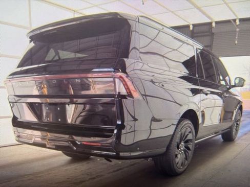 Used 2025 Lincoln Navigator L Reserve w/ Jet Appearance Package image 17