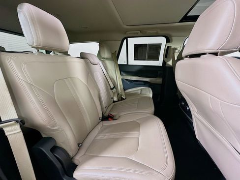 Used 2024 Ford Expedition Limited image 11