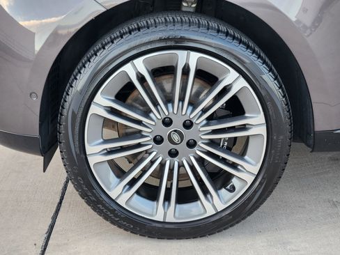 Used 2022 Land Rover Range Rover SE image 9