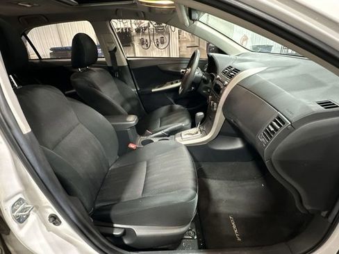 Used 2011 Toyota Corolla S image 28